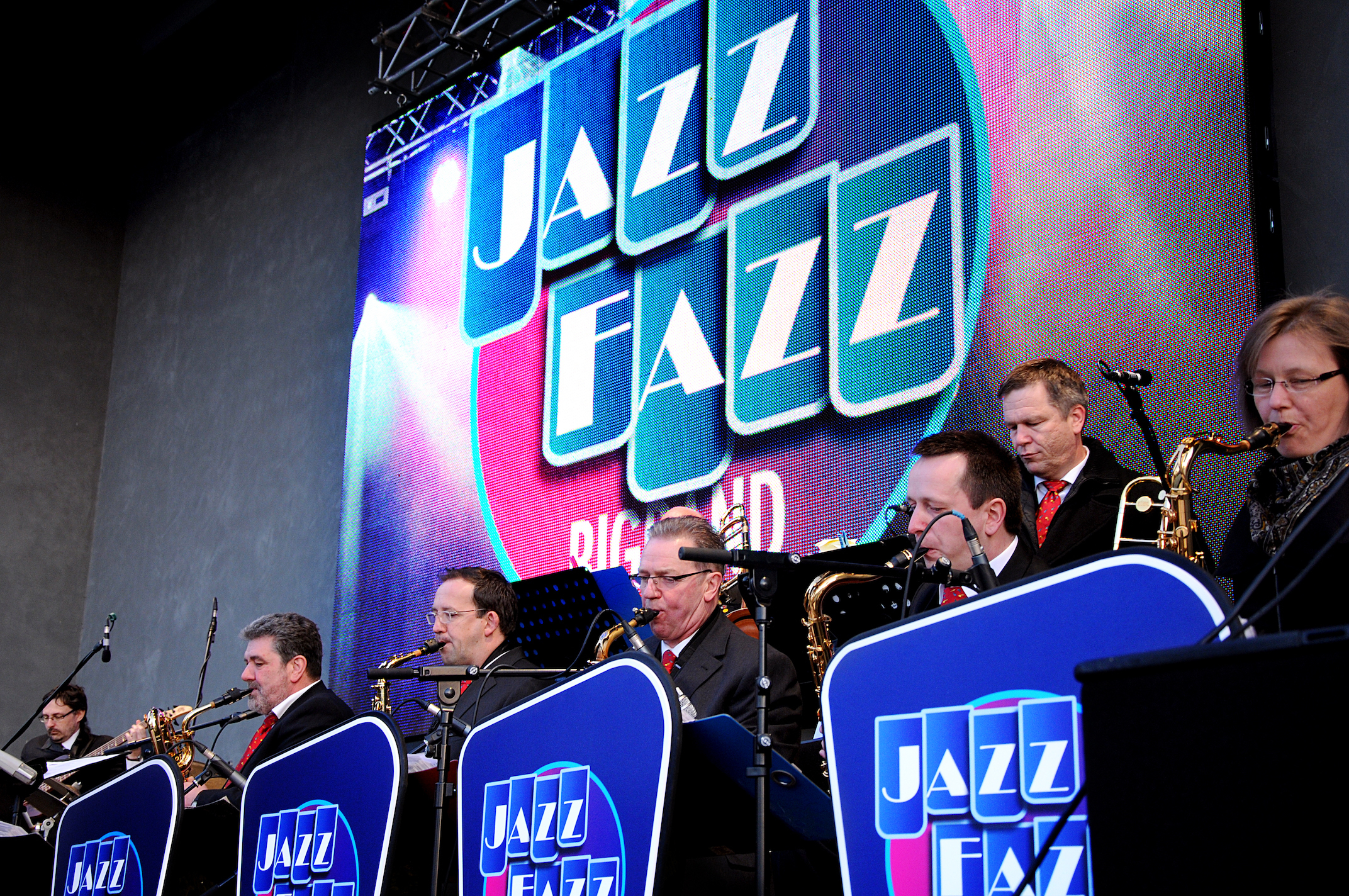 Die Jazz Fazz Big Band spielt unter der Leitung von Musiklehrer und Profimusiker Andreas Ruhnke