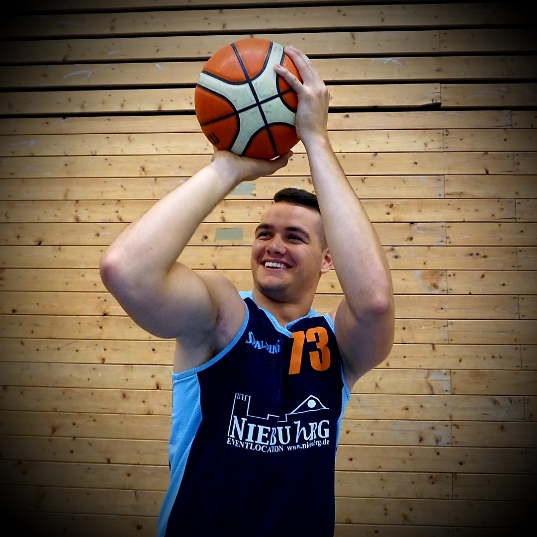 Centerspieler Bardhosh Tahiri setzte (erneut) mit einem Dunking ein Ausrufezeichen
