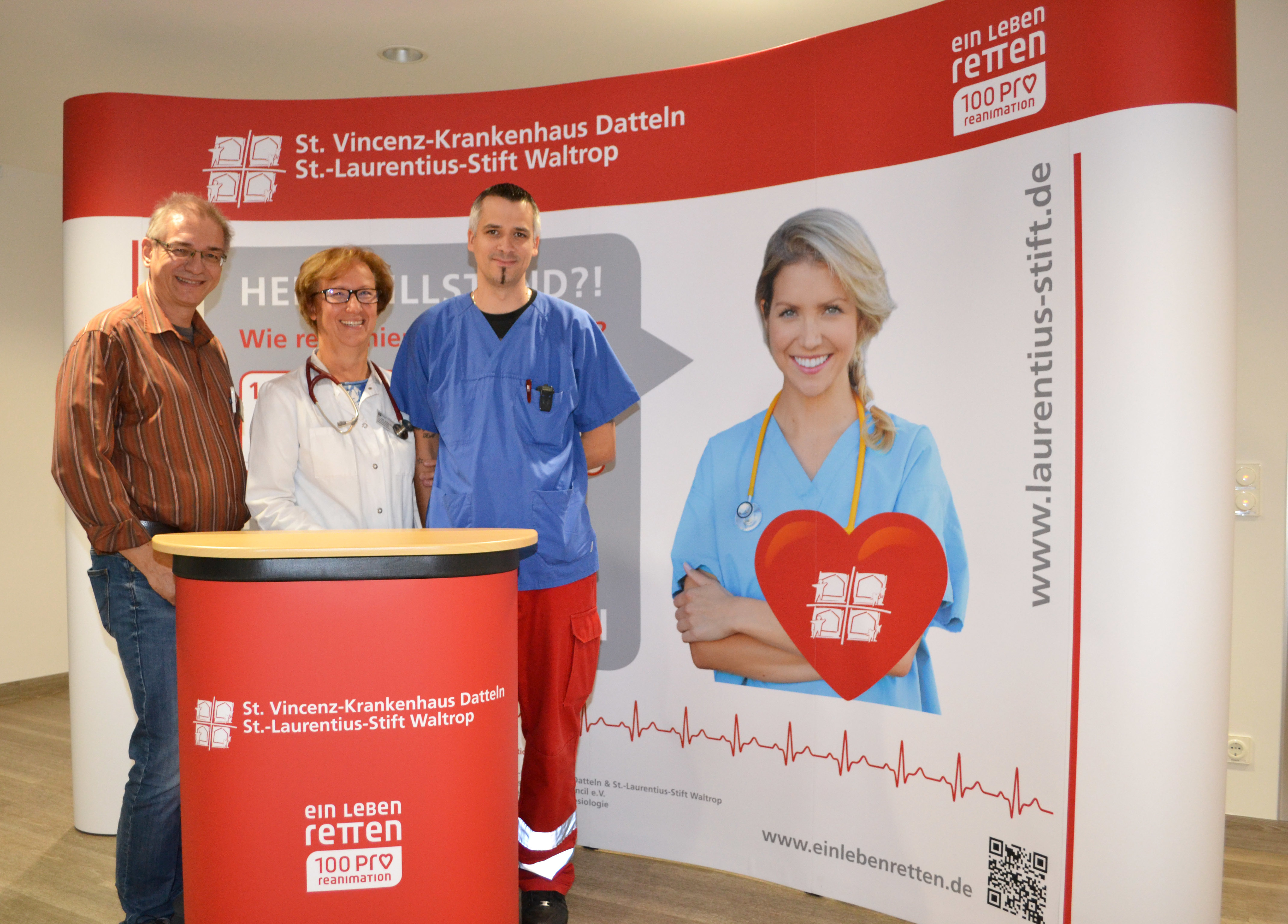 Reanimations-Mentoren-Team: v.l.n.r. Dirk Franke, Lehrer an der Schule für Gesundheitsberufe in Datteln; Dr. med. Ulrike Kröger und Dr. med. Patrick Neuhoff, Oberärzte der Medizinischen Klinik II am St. Vincenz-Krankenhaus Datteln