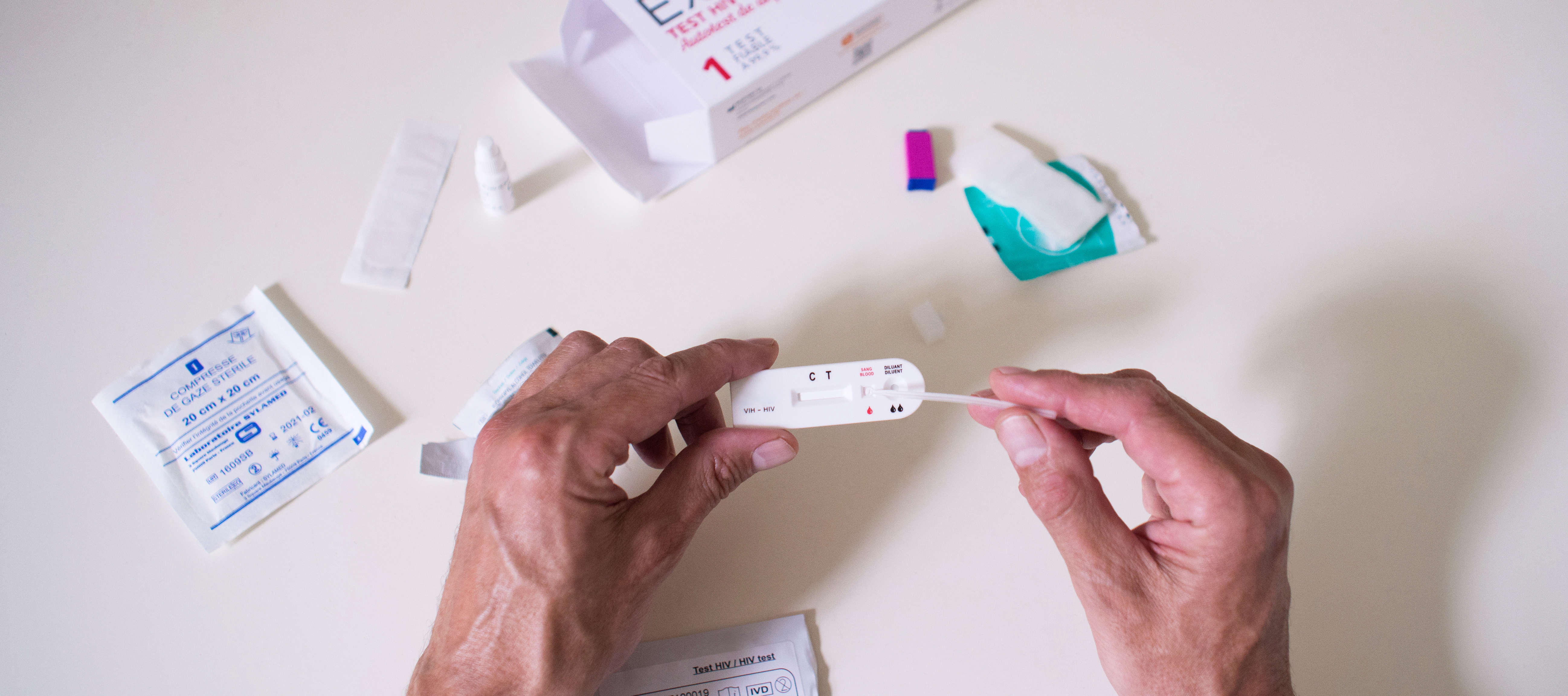 Mit dem neuen HIV-Selbsttest kann sich jeder auch zu Hause testen.