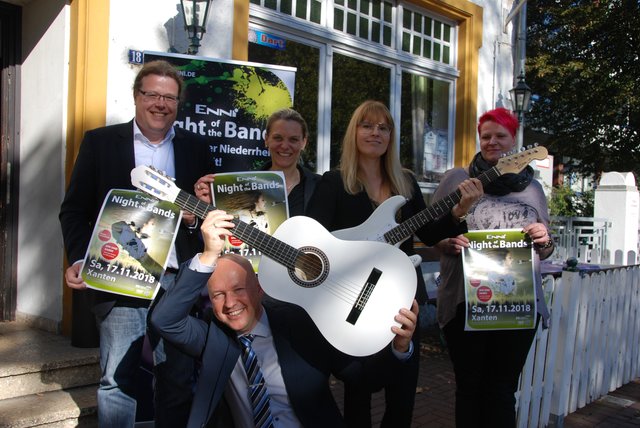 Xantens Wirtschaftsförderer Christian Boßmann, Veranstalter Adam Ruta, Katja Nießen von ENNI-Energie, Melanie Mehre von der Volksbank und Ute Keil vom Wirtshaus Wersinski (von links) freuen sich auf die Xantener Partynacht am 17. November.