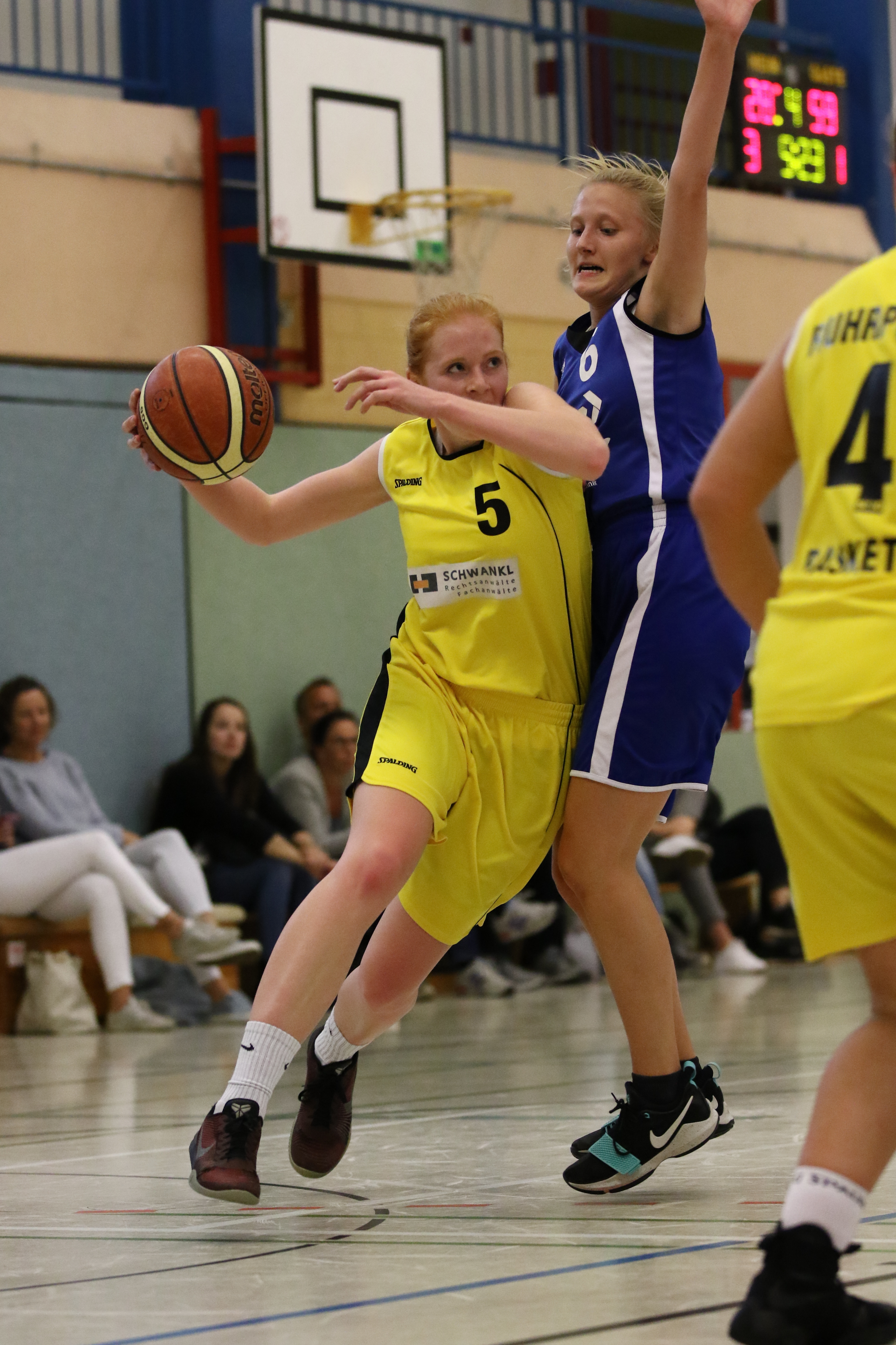 Für die Damen der Ruhrpott Baskets Herne heißt es Ruhe zu bewahren: Nach 4 Siegen in den Vorbereitungsspielen kommt das Team um Mannschafts-Kapitänin Anna-Lena Schmidt aktuell noch nicht so richtig in die Saison hinein, beim Oberliga-Tabellenführer kassierten die Hernerinnen eine deutliche 29:54 Niederlage. Bis zu den nächsten Spielen im November ist jetzt eine Spielpause aufgrund der Herbstferien, in der fleißig trainiert werden soll, um dann erste Erfolgserlebnisse einfahren zu können.