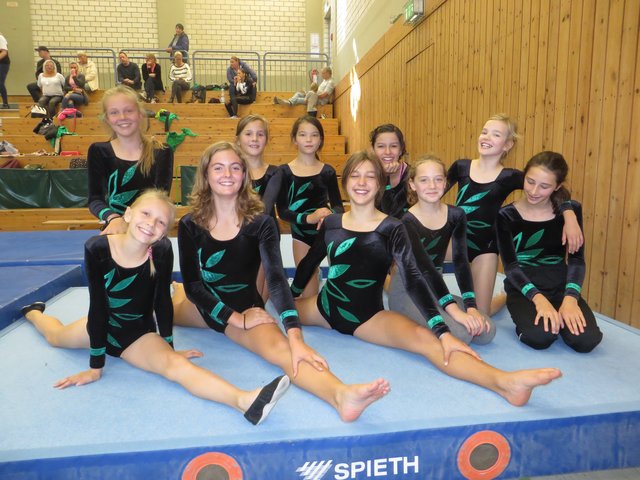vorne v.l. Katharina Kohaus, Isabel wagner, Lana
Hellbach, Lia Skubsch, Thea Kränzel, und hinten v.l. Lilly Laserich, Emilia
Kripa, Marla Holst, Melanie Chavez Garcia und Kathelyn Wunderlich.