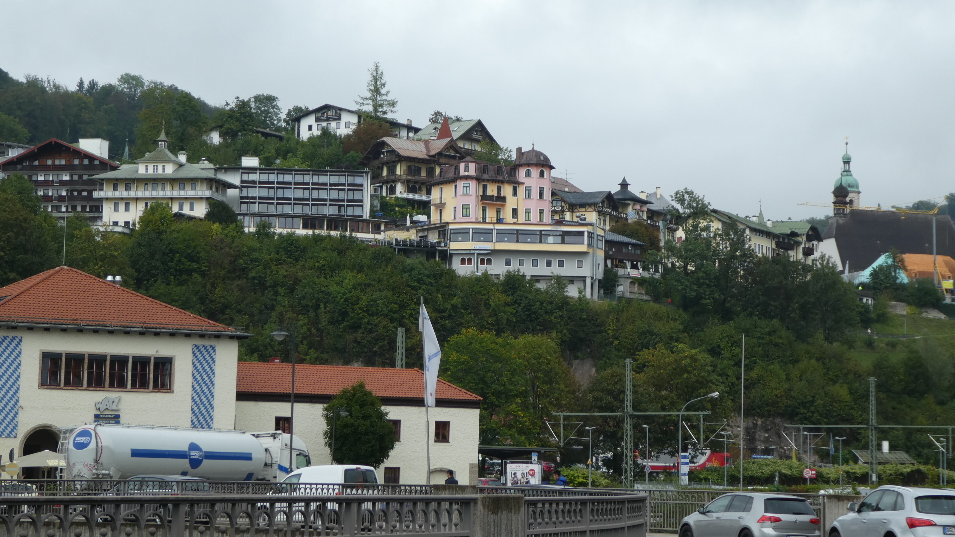 Blick auf die höher gelegene Altstadt