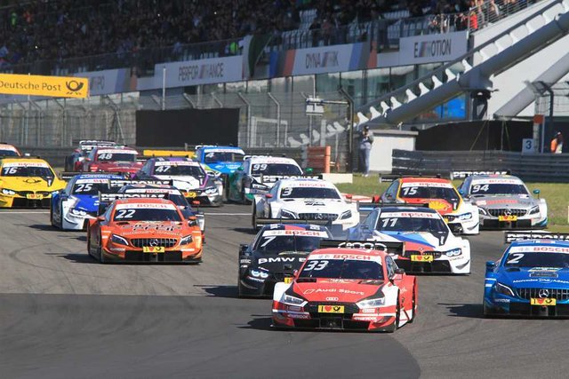 René Rast beim Start auf dem Nürburgring in Front | Foto: Thomas Simon / Motorracetime.de