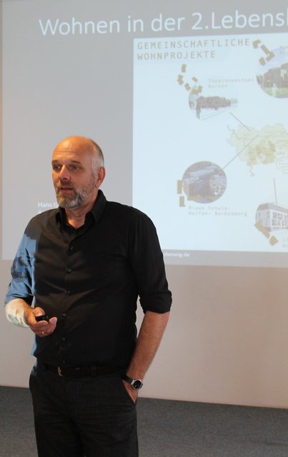 Architekt Hans G. Schmidt-Domogalla referierte zum Thema Wohnen im Alter.