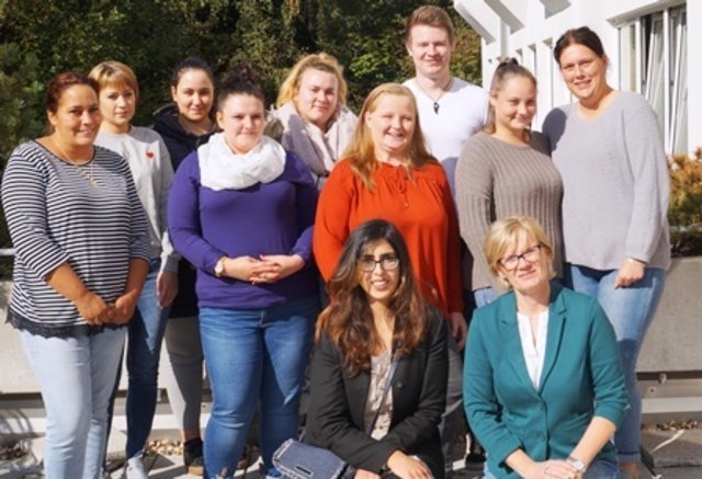 Foto: hintere Reihe von links: E.Nesterova,E. Sutay,L.Höltker,M.Röder, vordere Reihe von links: D.Gherairi,J.Bretschneider,L.Rosenbaum,L-E.Rosenbaum, L.Antoschowitz, vorne                             K.Haq , Koordinatorin A.Walorczyk