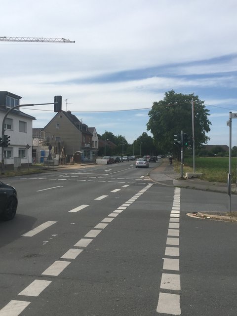 Die Dinslakener Straße soll neun Monate früher als geplant fertig werden. | Foto: Dunja Vogel