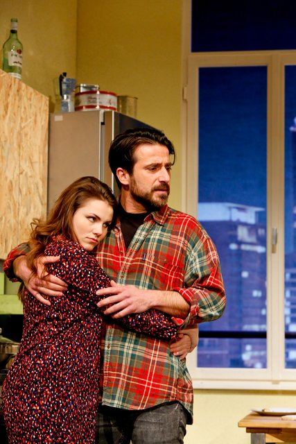 Henriette Hölzel, Halil Yavuz in "Willkommen" von Lutz Hübner und Sarah Nemitz; Inszenierung: Thomas Ladwig