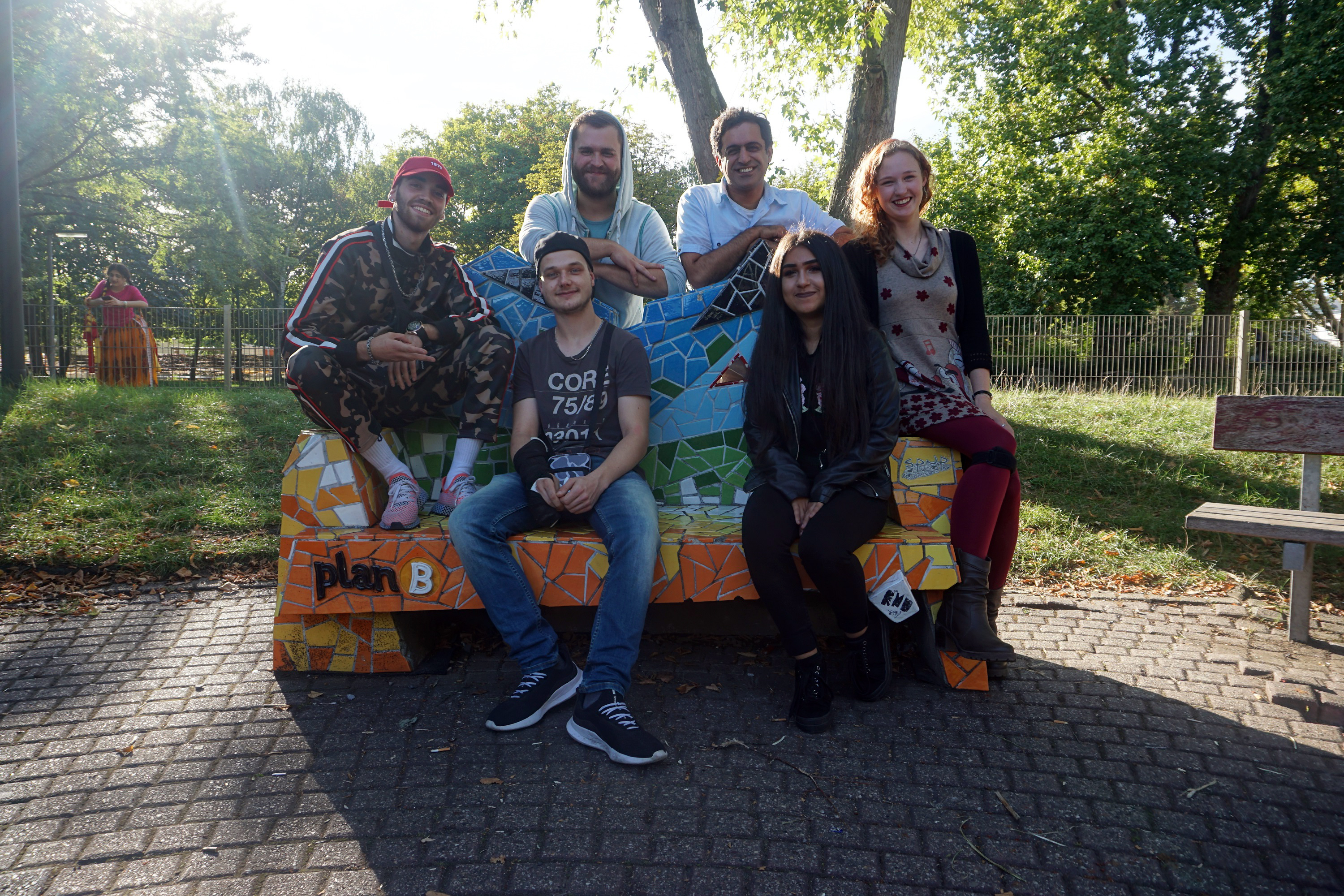 Unter dem Motto "Wer, wenn nicht wir?" machten die jungen Nordstädter (v.l.:) Daniel Cardoso, Marvin Pape (u.), Simon Milz, Ali Sirin, Nudem Yildirim, Fiona Rabeneck Musik, drehten Videos und zeigen sie jetzt auf youtube.