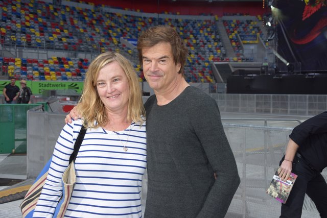 Stadtspiegel-Redakteurin Sabine Beisken drehte schon mal eine Runde im Stadion und traf auf Frontmann Campino und eine entspannte Band voller Vorfreude auf das Heimspiel.