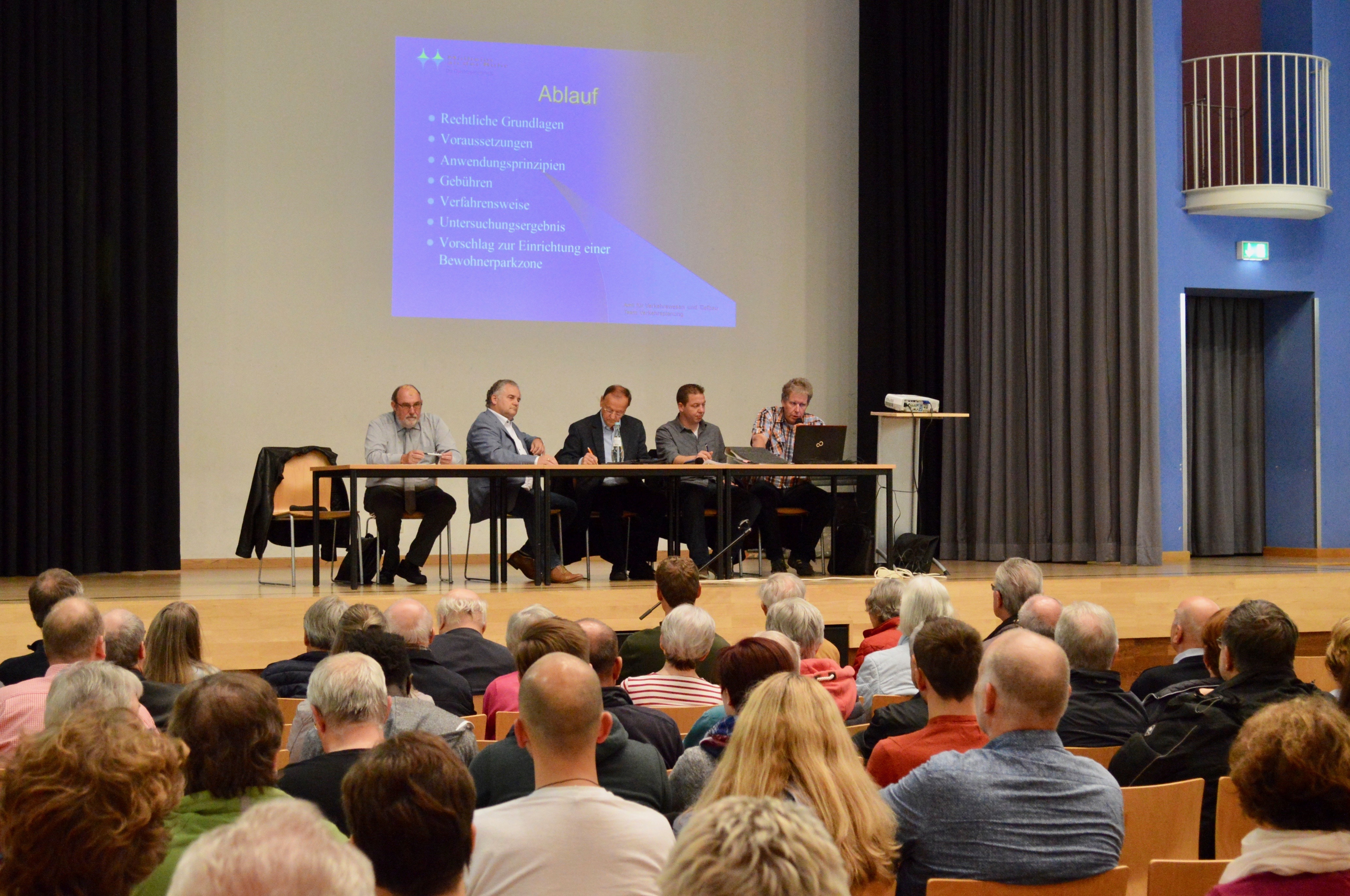Großes Interesse herrschte an der Bürgerversammlung. 150 Besucher kamen in die Realschule Stadtmitte. Foto: RuhrText