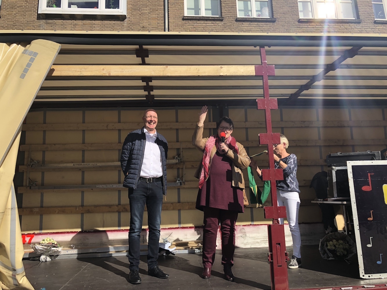 Heike Beyer ist neue Rheinkönig, eingerahmt von Christoph Gewers und Renate Bartmann