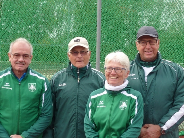 Die Werfer-Oldies haben es wieder allen gezeigt: (v.l.) Dietmar Westerhellweg, Günter Ebeling, Verena Wiedeking, Jochen Seiffert.