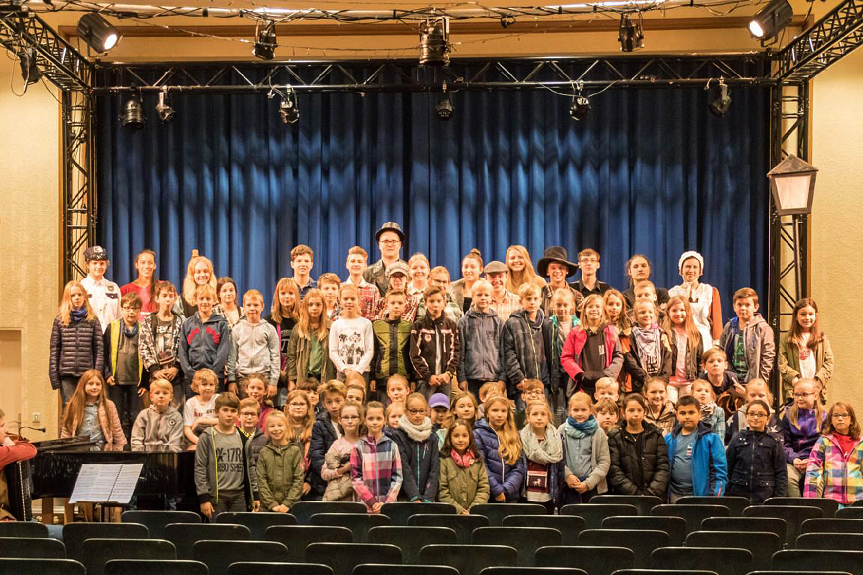Schülerinnen und Schüler der vierten Klasse aus den Hagener Grundschulen zeigten sich vom Musical "Oliver Twist" begeistert.
