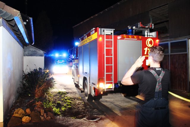 Einweisung der Tankfahrzeuge.