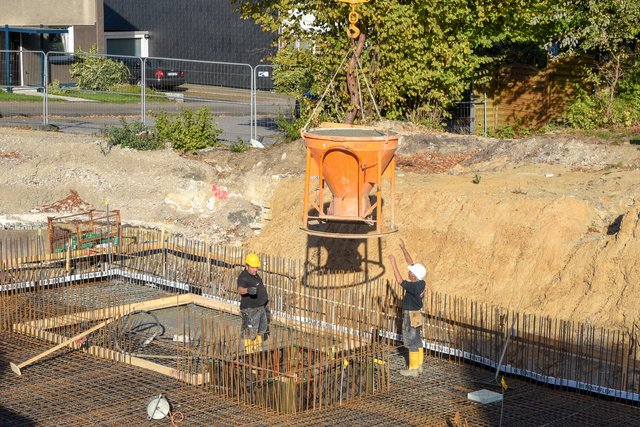 Parallel zum symbolischen Spatenstich wurden die Arbeiten an dem Fundament des Gebäudes vorangetrieben. Foto: Olaf Eybe