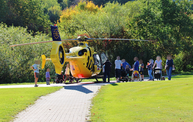 Viele Zuschauer bestaunten den Hubschrauber.