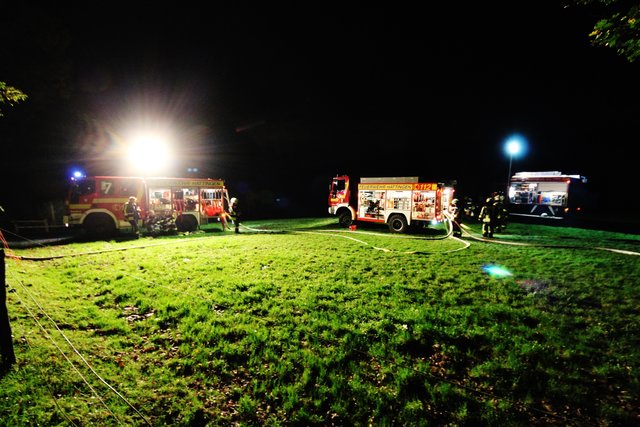 Ausleuchtung der Einsatzstelle bei den zwischengeschalteten Wasserdruck-Fahrzeugen