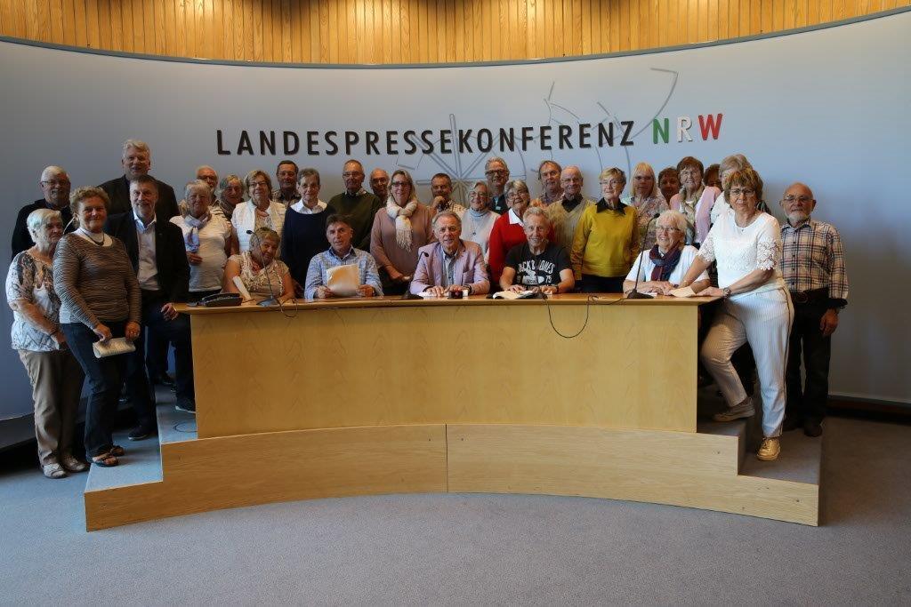 Nach einem intensiven Austausch mit Hartmut Ganzke MdL und einem leckeren Stück Kuchen aus der Landtagskantine reiste die Gruppe wieder zurück in die Hellwegstadt nach Unna.