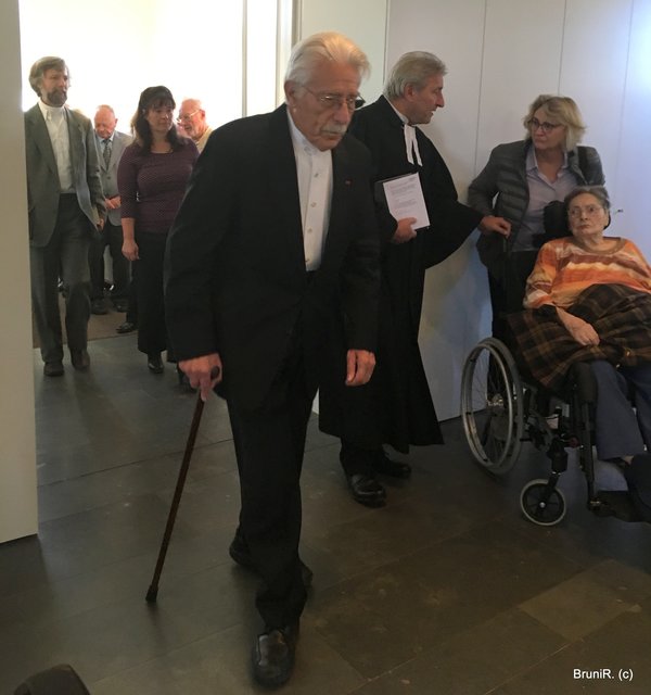 Die ersten Jubilare marschieren ein...