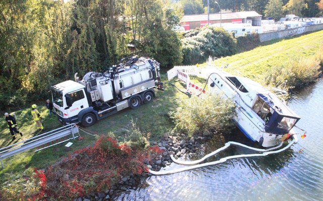 Der Kraftstoff musste aus der verunglückten Yacht abgepumpt werden.
