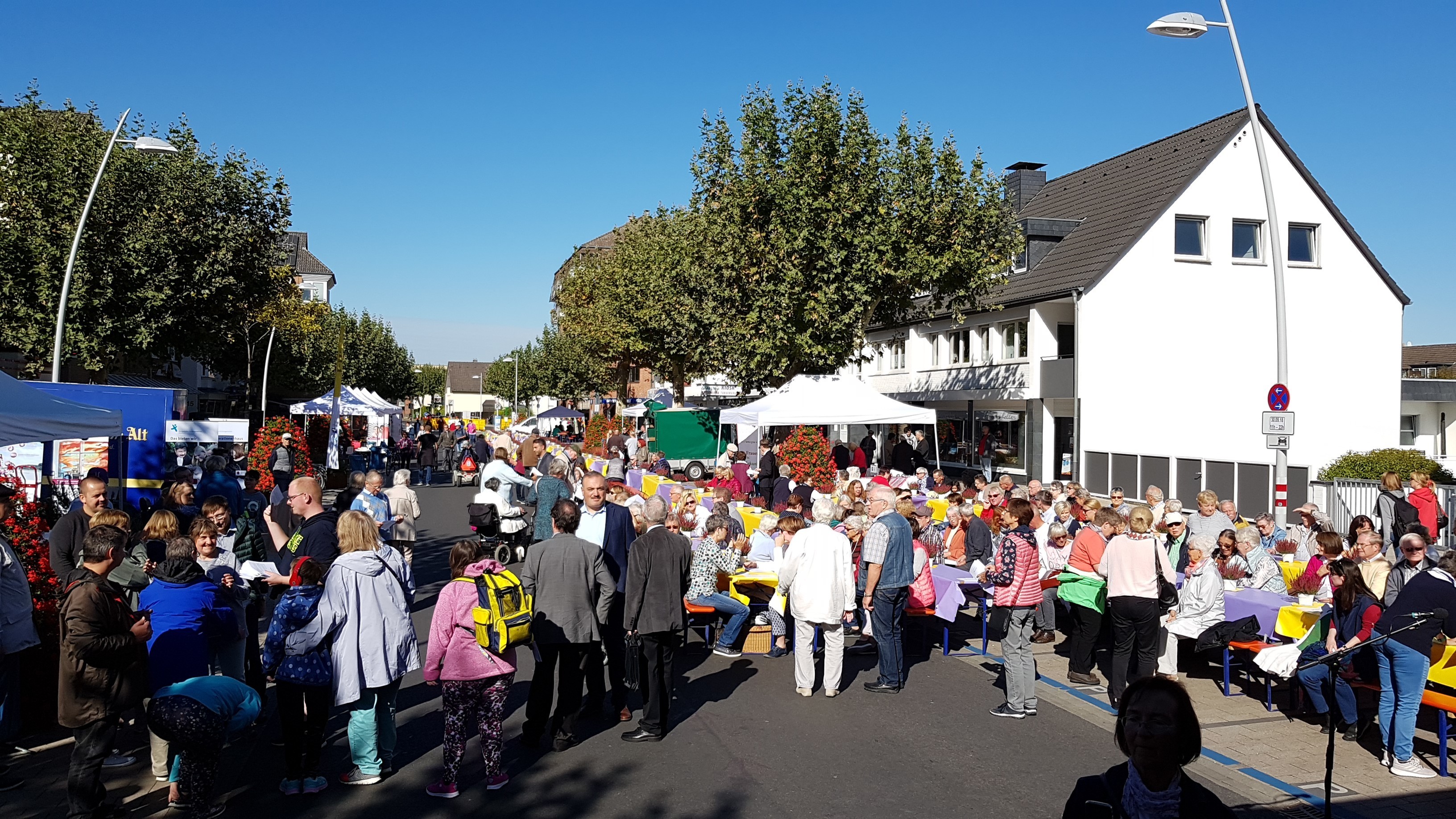 Zahlreiche Monheimerinnen und Monheimer nahmen am Erntedankfest teil