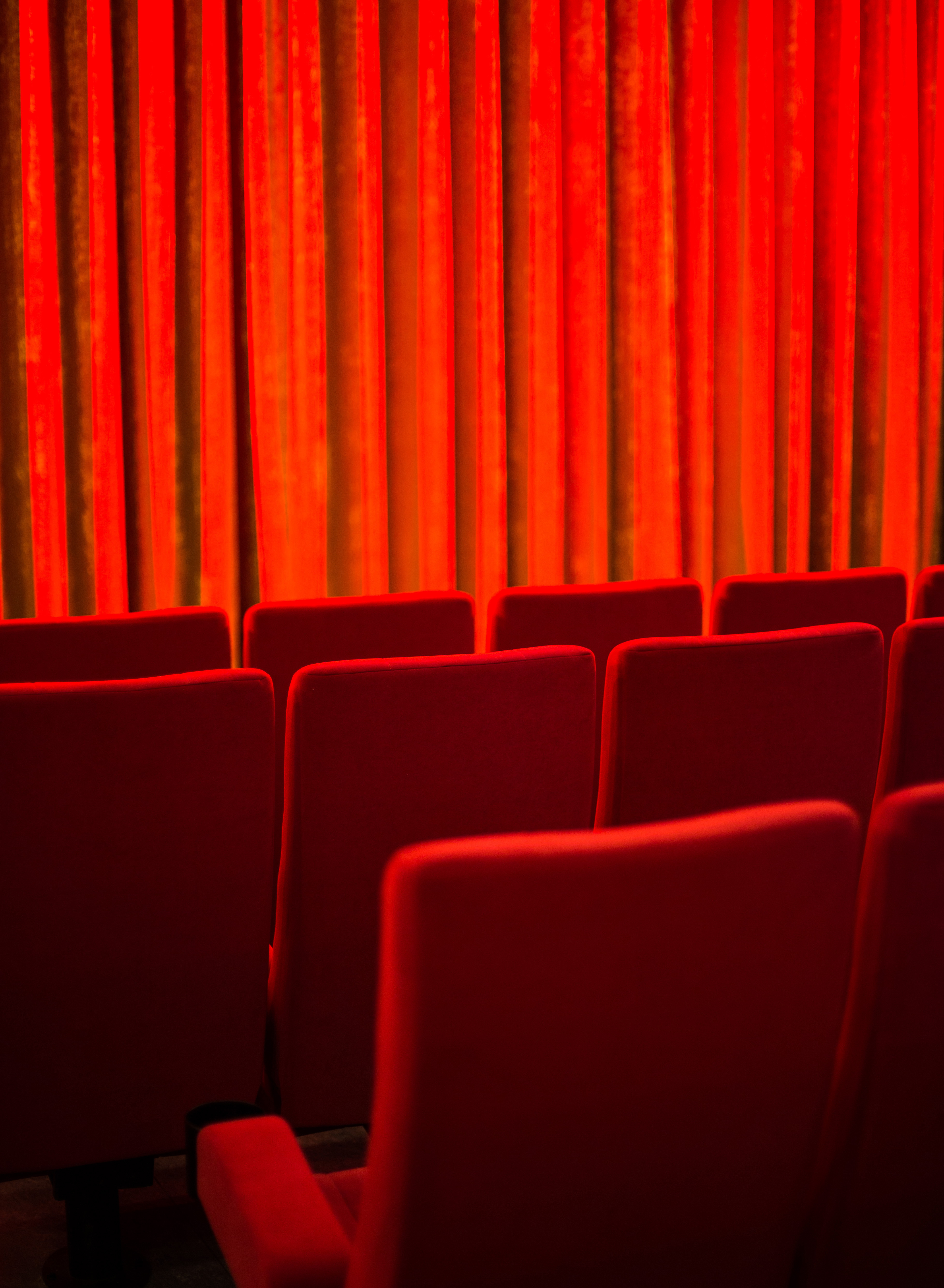 "zwischenRÄUME" ist die 11. Produktion des intergenerativen Bewegungstheaters Dionysos.