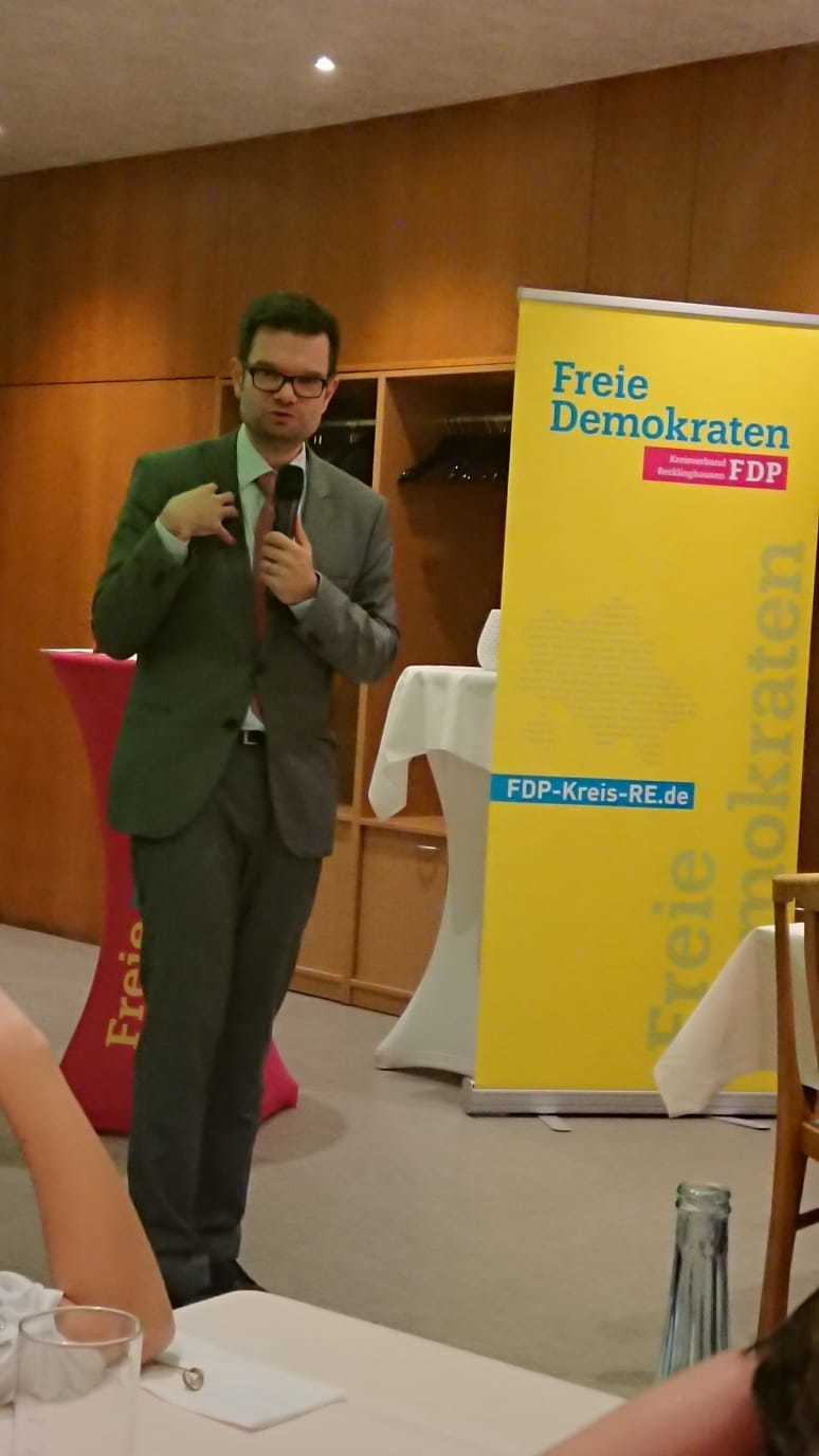 Marco Buschmann, Erster Parlamentarischer Geschäftsführer der FDP im Bundestag, berichtete über die aktuelle Politik der FDP.