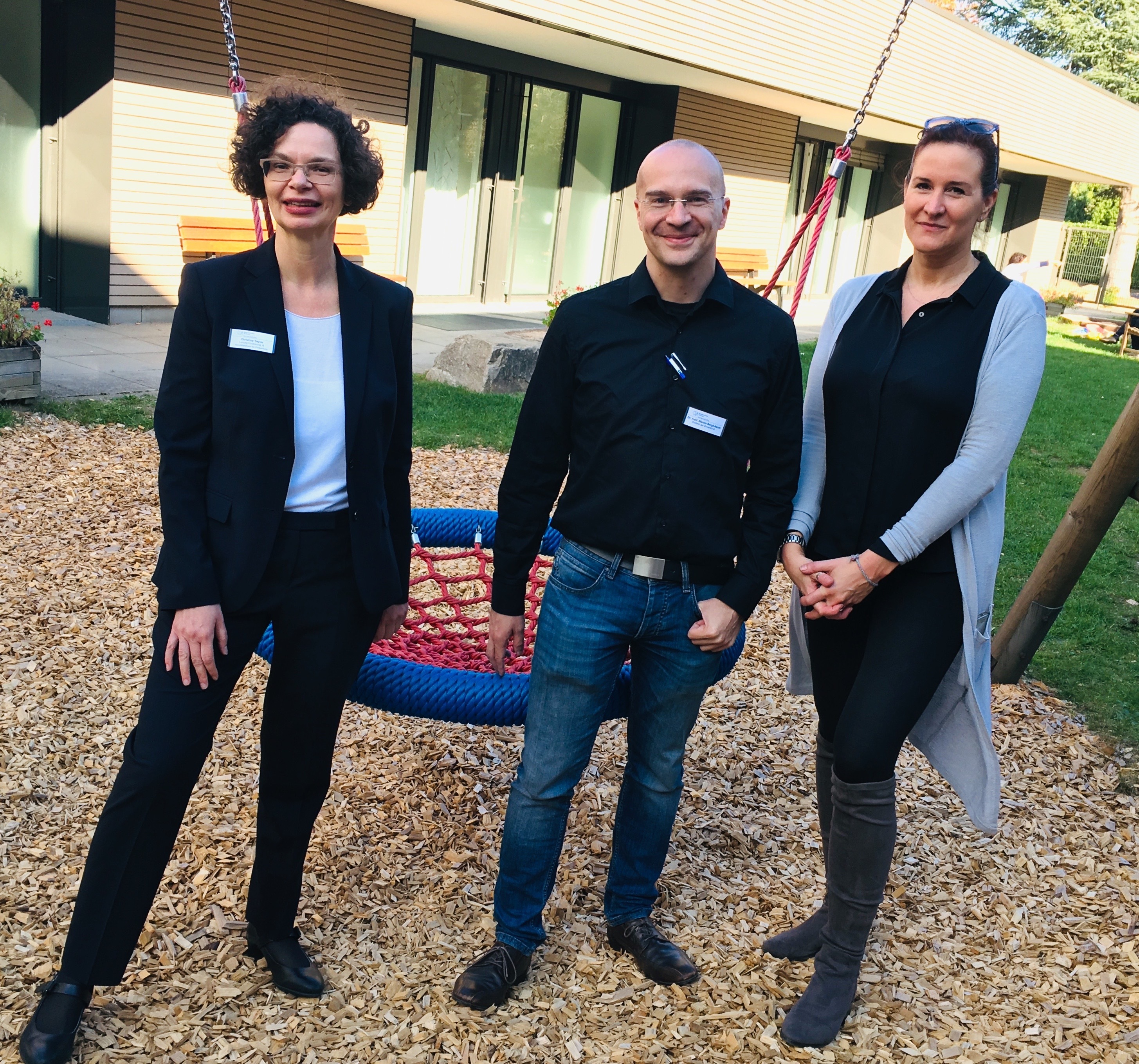 v.l.n.r.: Christine Talyor, Geschäftsführerin Förderstiftung Diakonie, Dr. Martin Andree Berghäuser, Chefarzt Kinderklink am Florence-Nightingale-Krankenhaus und Katrin Rohde, Präsidentin Lions Club Düsseldorf-Kaiserswerth.