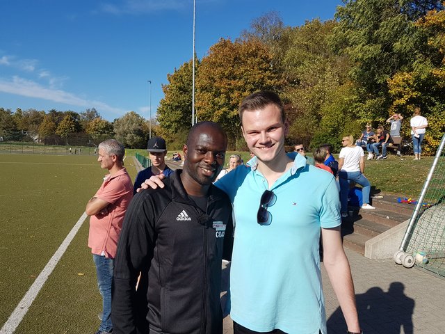 Unser Volontär traf Hans Sarpei nach dem Spiel und konnte mit ihm über seine Aufgabe bei TuS Buschhausen II. sprechen.