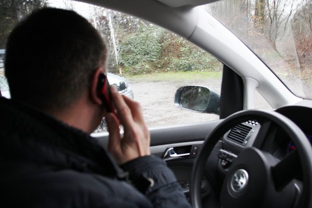 Hier ein Zivilbeamter bei einer Aktion gegen Wohnungseinbrüche (Archivbild)