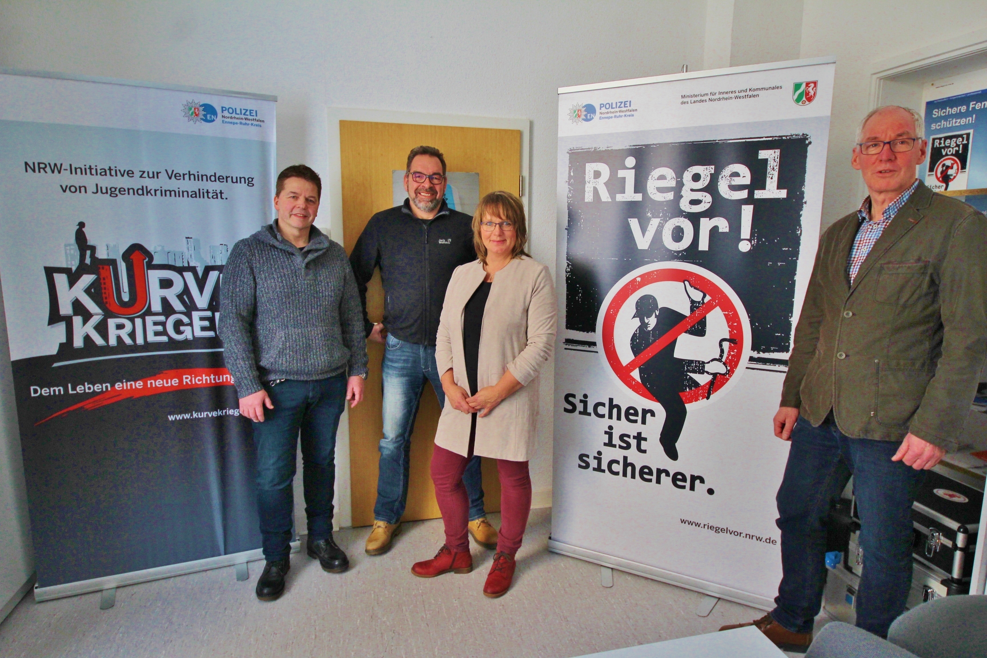 Die Berater der Kriminalprävention: KHK Peter Beckmann, KHK Bettina Frauenstein, KHK Sven Flügge und KHK Michael Zimmermann (v.re.n.li.) (Archivbild)