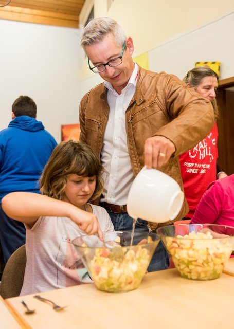 Dennis und MediaMarkt Marxloh-Verkaufsleiter Mark Winterfeldt. | Foto: Frank Preuß