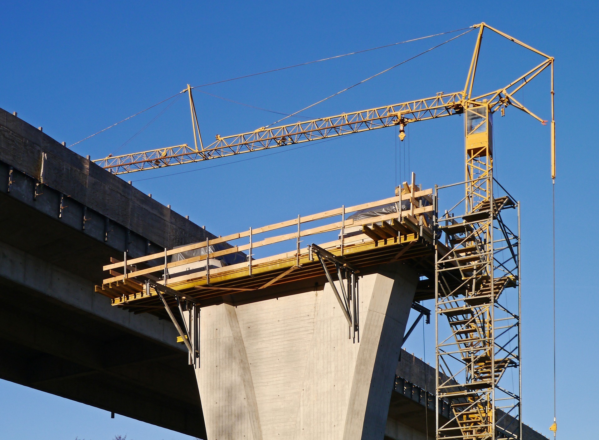 Der Brückenbau an der Beethovenstraße wird vom Land als "wichtiger Knotenpunkt" gefördert. (Symbolbild)