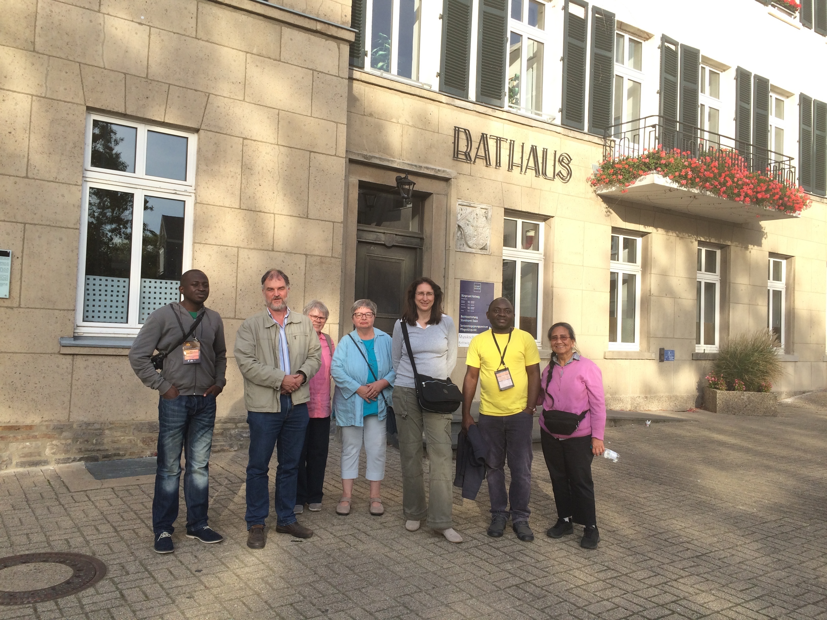 Christen aus Kamerun, der Evangelisch-Freikirchlichen und der Freien evangelischen Gemeinde sind durch Kettwig gewandert, haben an mehreren Stellen Halt gemacht und gebetet.