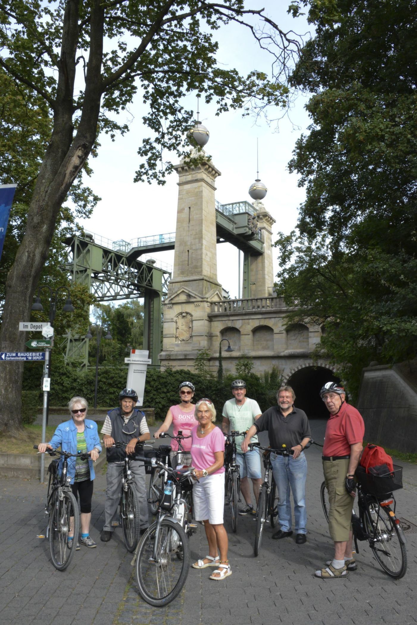 Radtourstart am Hebewerk.