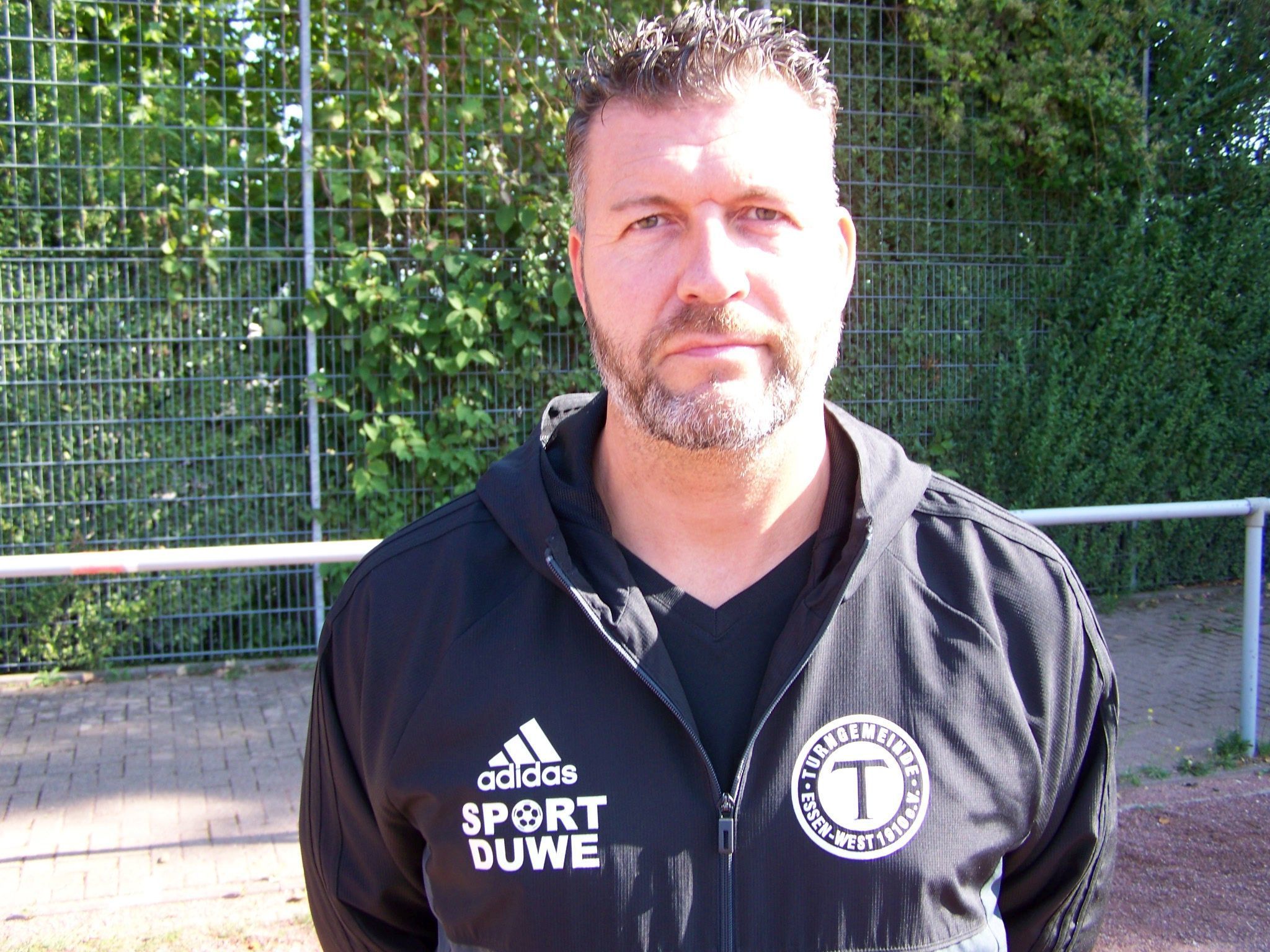 Dennis Herrmann, Trainer der 1. Mannschaft der Tgd. Essen - West, seit 5 Jahren bei Tgd., 41 Jahre alt, verheiratet, 2 Kinder, Hobbies Fußball und Familie (Photo Marx)