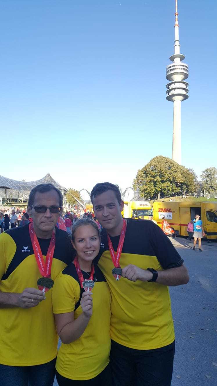 Holger Heßler, Alina Pucher und Stefan Heßler (v. l.) nahmen am Münchener Marathon teil.