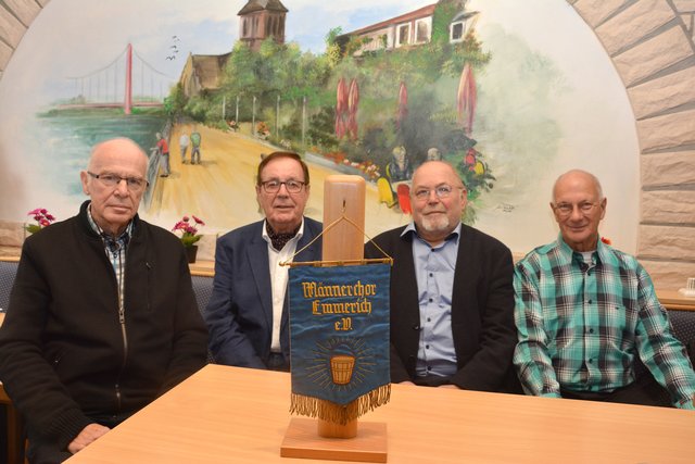 Schatzmeister Klaus Stöcker, Vorsitzender Heinz Derksen, Schriftführer Bernhard Nieland und der 2. Vorsitzende Jozef Blankenstein verkündeten das Aus. ^Foto: Terbrüggen
