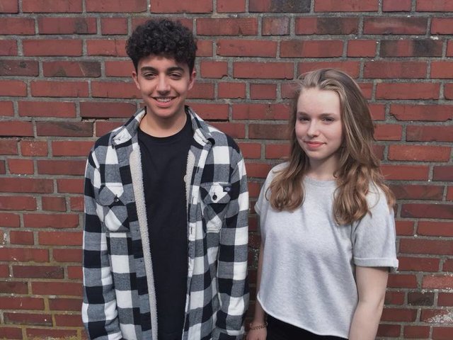 Das Perkussion-Duo Florian Nabyl Köhn und Carlotta Luise Oltmanns verbindet in seinem Zusammenspiel rhythmische Geschmeidigkeit und lyrisches Feingefühl zu einem harmonischen Ganzen.