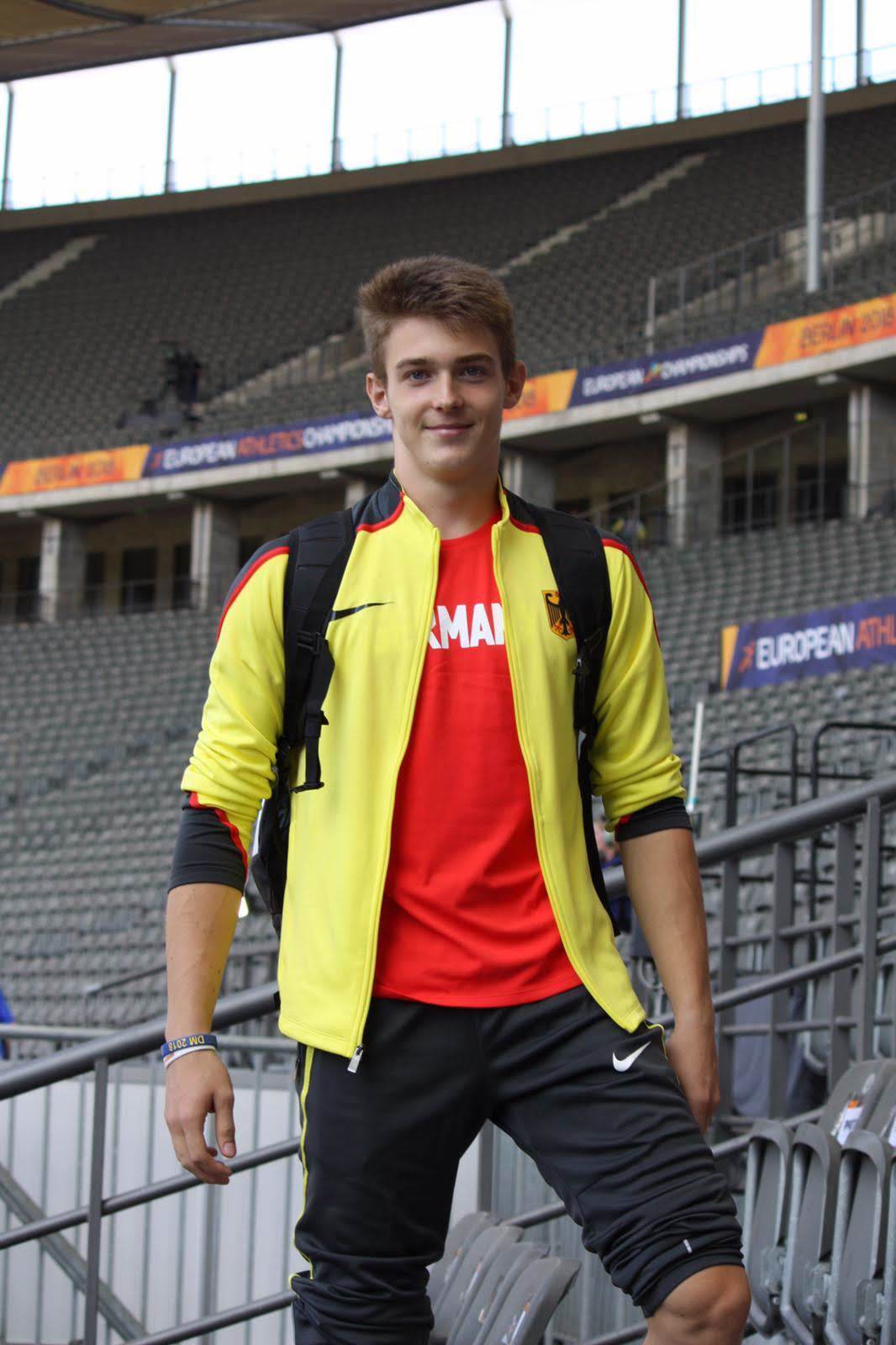 Tim im Trikot des Nationalkaders, Berliner Olympiastadion