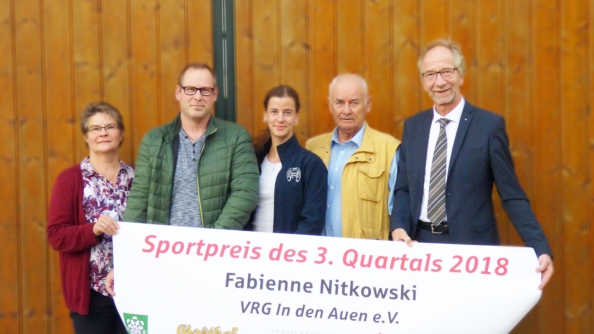 Von links:
Bettina Winkelmann (VRG), Thomas Strotmeier (VRG), Fabienne Nitkowski, Jürgen Tenbrink (SSV Hamminkeln), Reinhard Hoffacker (Nispa RheinLippe).