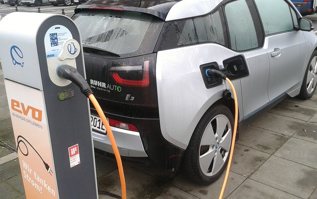 Ladestationen für E-Autos sollen nicht länger als notwendig blockiert werden. Archivfoto: Jörg Vorholt