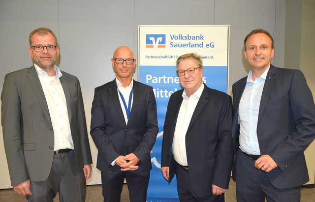 Experten und Organisatoren: Christoph Verstegge (Volksbank), Karsten Zimmer, Hubert Lanzerath, Florian Müller (v.l.). Foto: peb