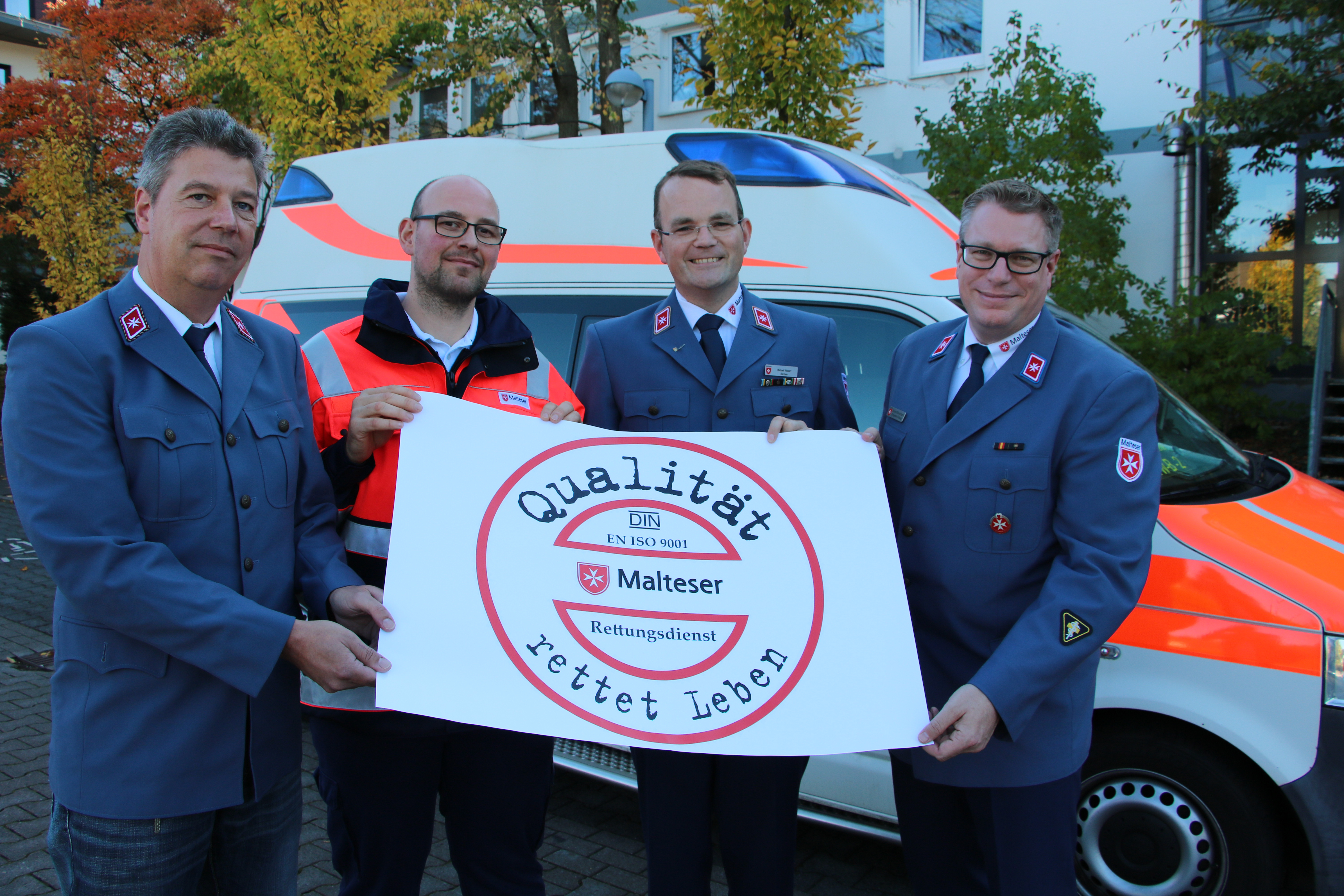 „Qualität rettet Leben“, das wissen die Mitarbeiter und Verantwortlichen des Malteser Rettungsdiensts in Hagen, Hemer und Schwerte nur zu gut. (v.l.): Rainer Schlottmann, Leiter Rettungsdienst, Alexander Metzler, Wachleiter der Standorte Hagen, Hemer und Schwerte, Qualitätsbeauftragter Michael Volmert, und Dienststellenleiter Martin Dörstelmann.