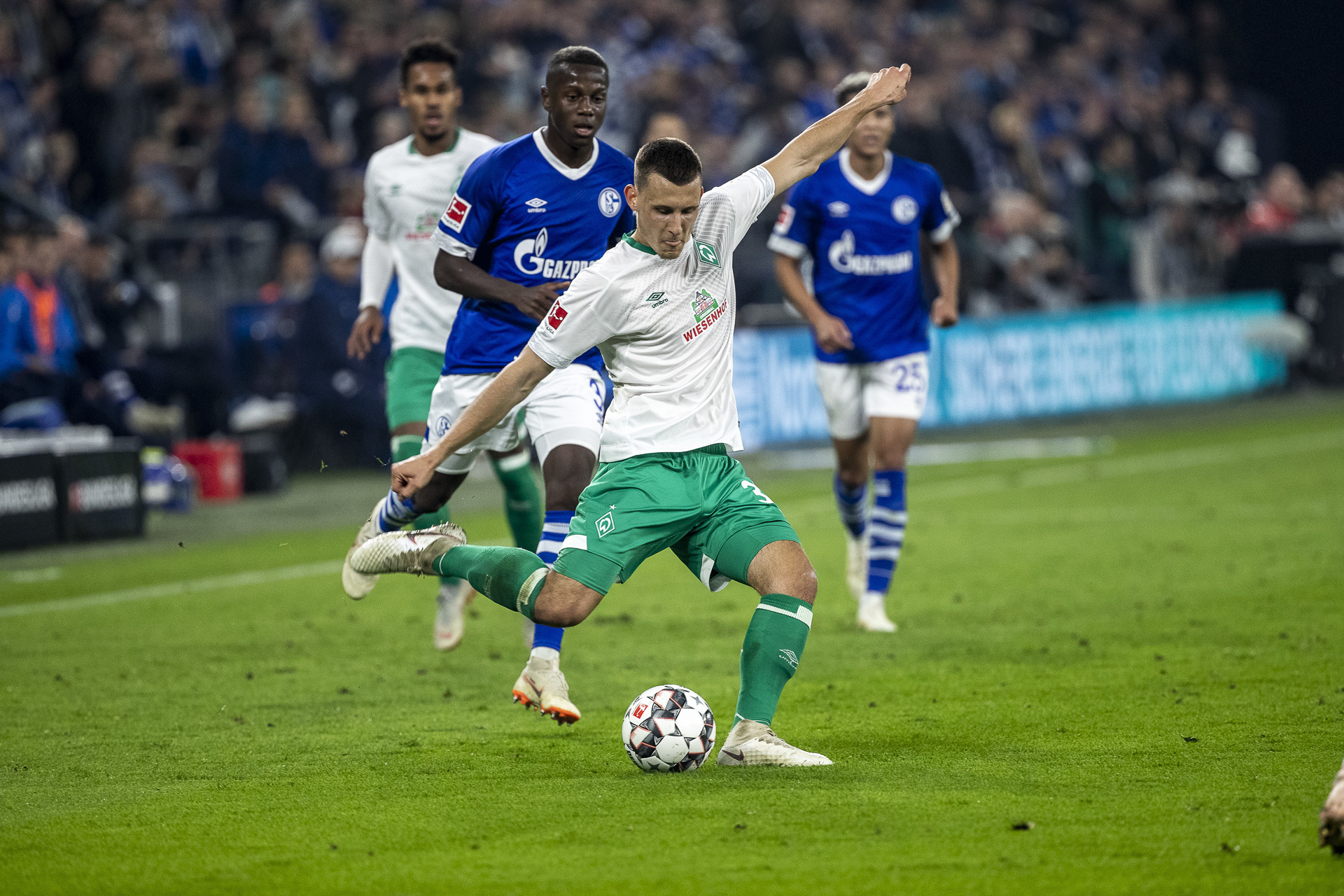 Bremens Maximilian Eggenstein schoss beide Tore für Werder auf Schalke.