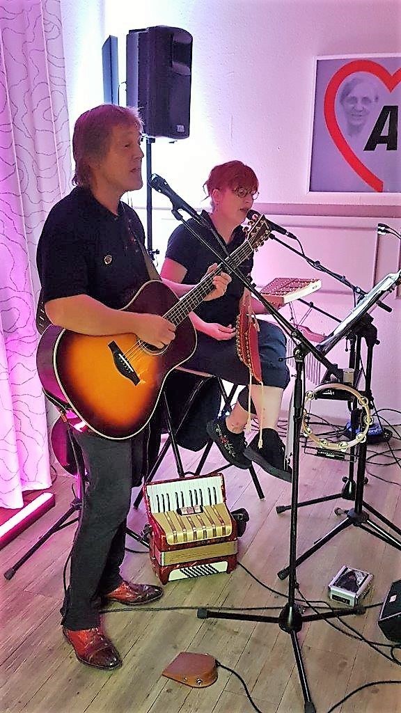 Das Duo "Hidden Rose"