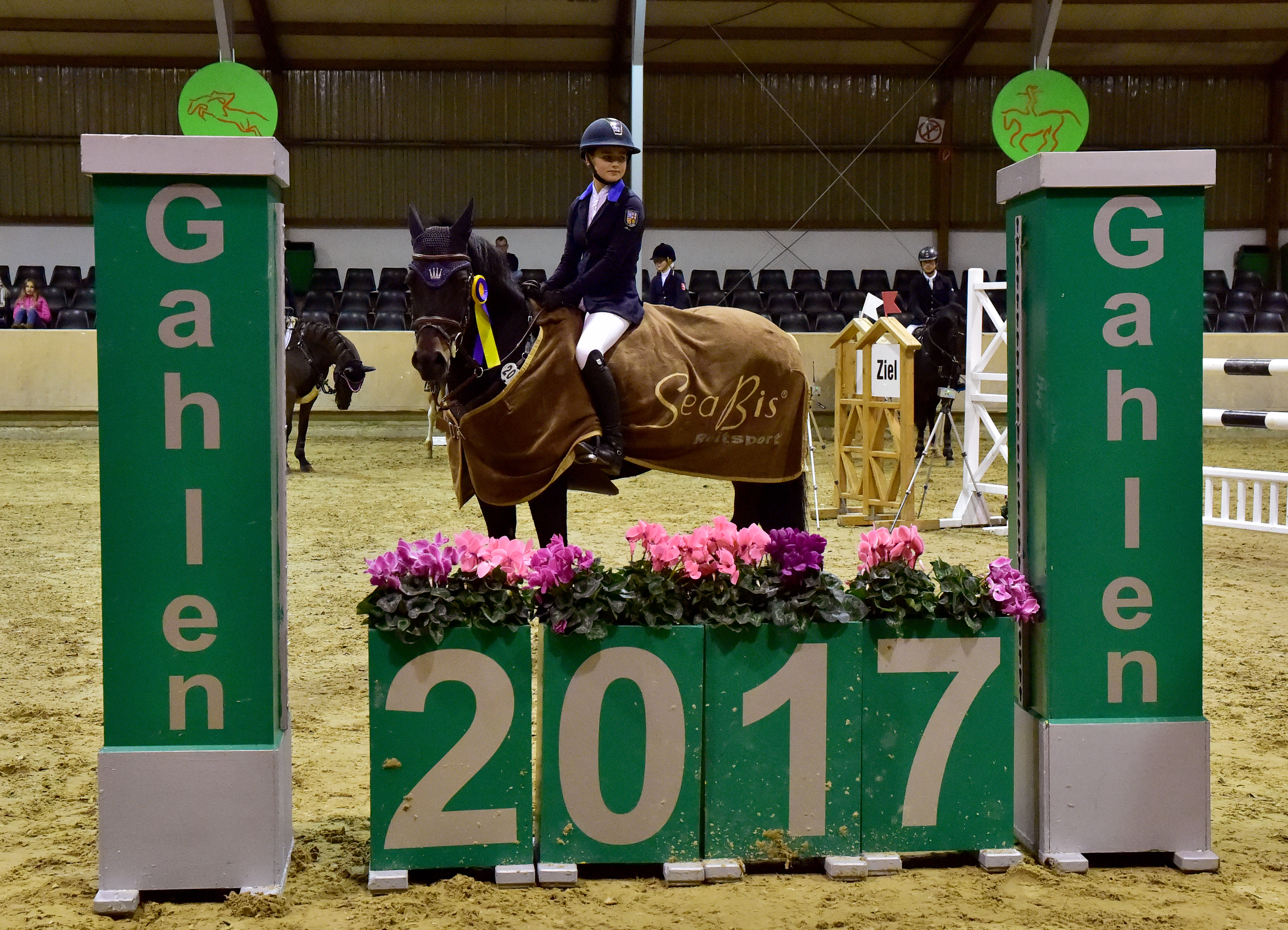 Julie Thielen bei ihrem Sieg im Großen Ponypreis GAHLEN 2017
