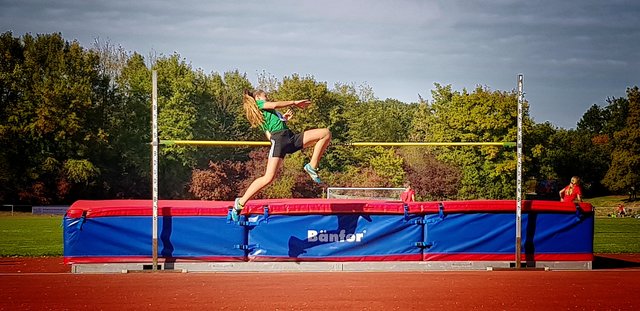 Die Latte riss bei Diana Downar erst bei 1,45 Meter und das nur ganz knapp.